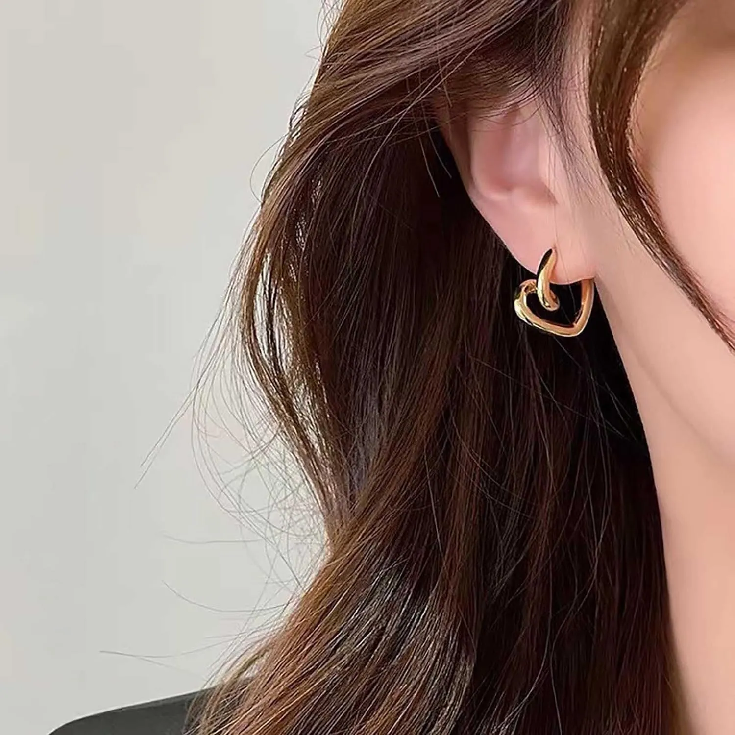 Bohemian Hollow Heart Stud Earrings Minimalist Heart Hoop Earrings Gold Heart Shape Earrings Tiny Hollow Heart Earrings Jewelry for Women Gifts