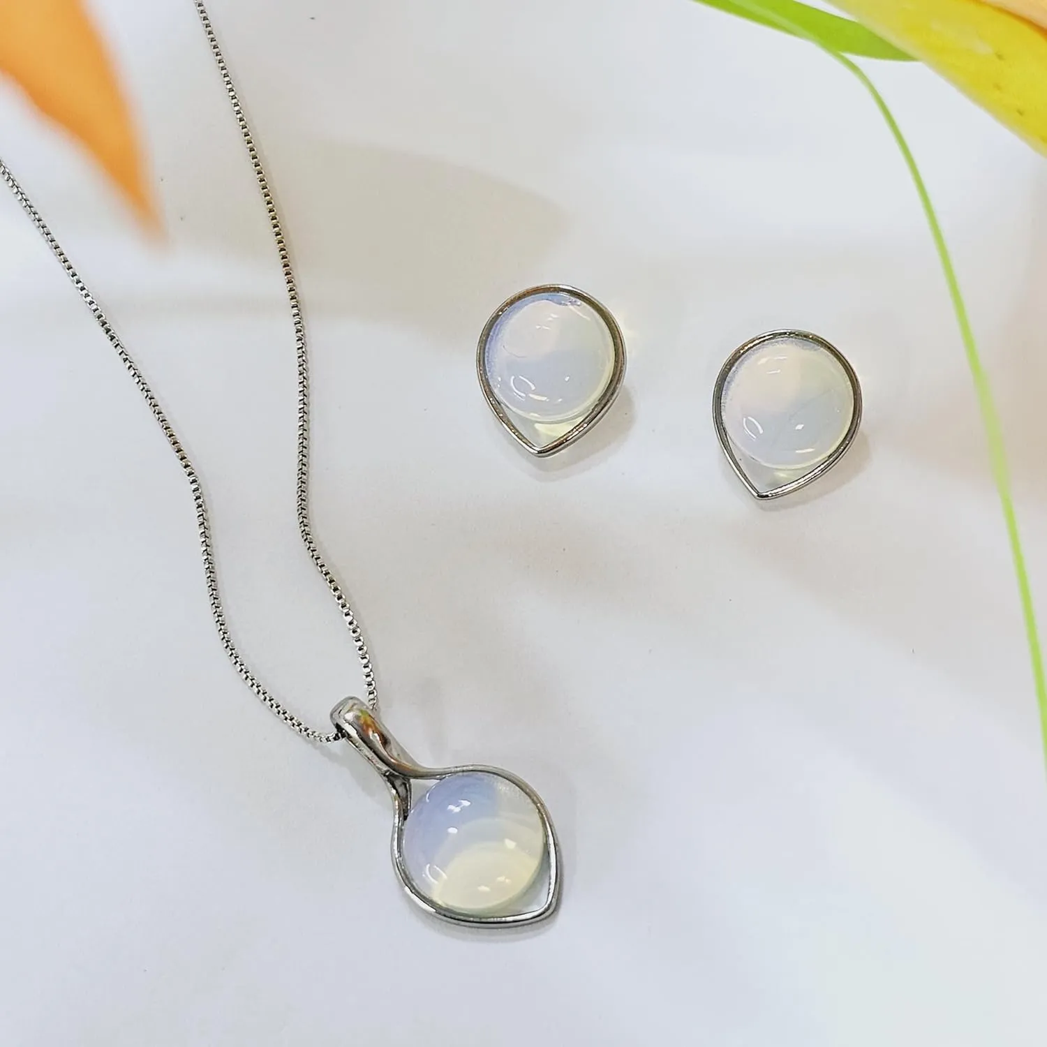 Brazilian Designed Gold Plated Earrings and Necklace with gemstones - Comfy Hypoallergenic Statement Jewelry set for Women 3/4 inch (1,8 cm) made in Brazil