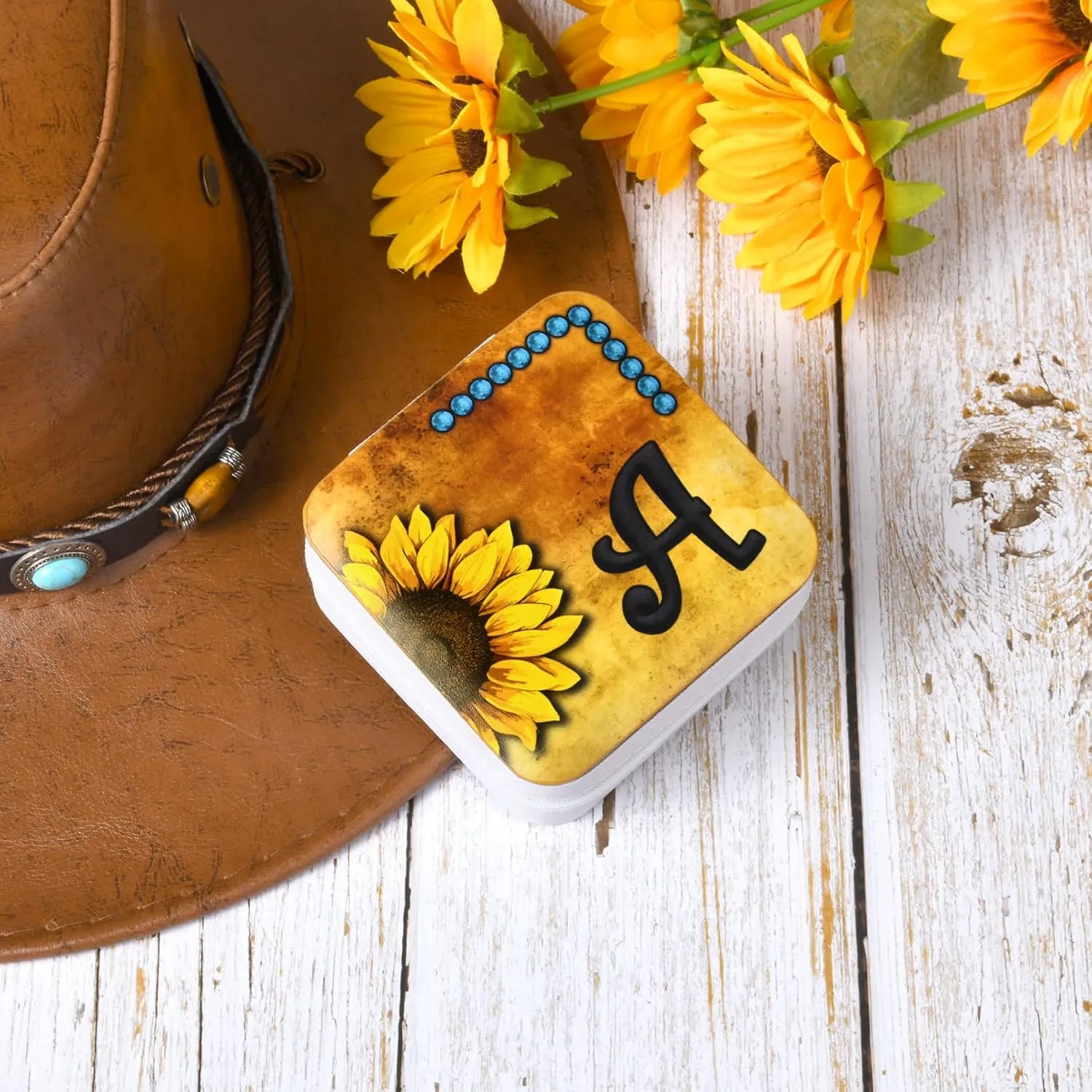CEELGON Western Travel Jewelry Box Case Teenage Girls Gifts Cowgirl Stuff Sunflower Travel Essentials Jewelry Organizer Gifts for Mom Initial Portable Travel Accessories for Women -White B