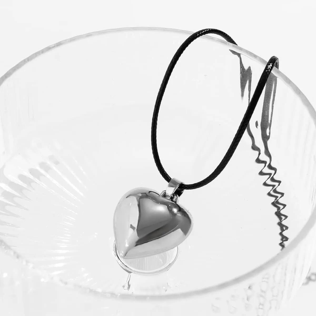 Chunky Puffy Heart Choker Necklace - Big Heart Pendant Adjustable Velvet Chain Heart Necklaces for Women Y2K Trendy Jewelry Accessories