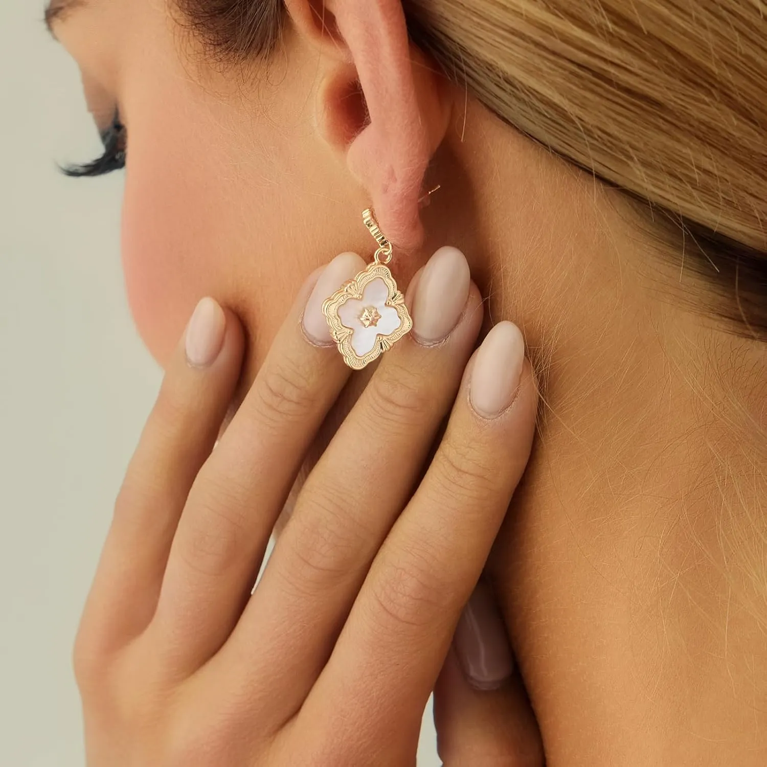 Cicy Bell Four Leaf Clover Dangle Earrings for Women Lucky 18k Gold Plated Cubic Zirconia Trendy Drop Earrings Jewelry Gift
