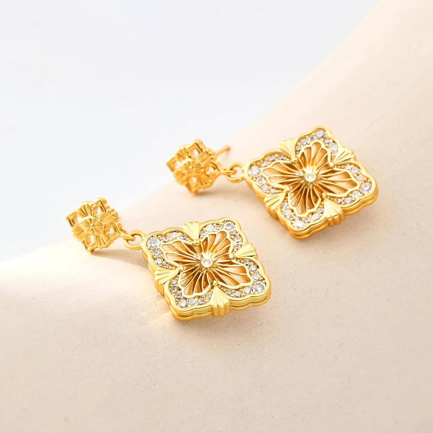 Cicy Bell Four Leaf Clover Dangle Earrings for Women Lucky 18k Gold Plated Cubic Zirconia Trendy Drop Earrings Jewelry Gift