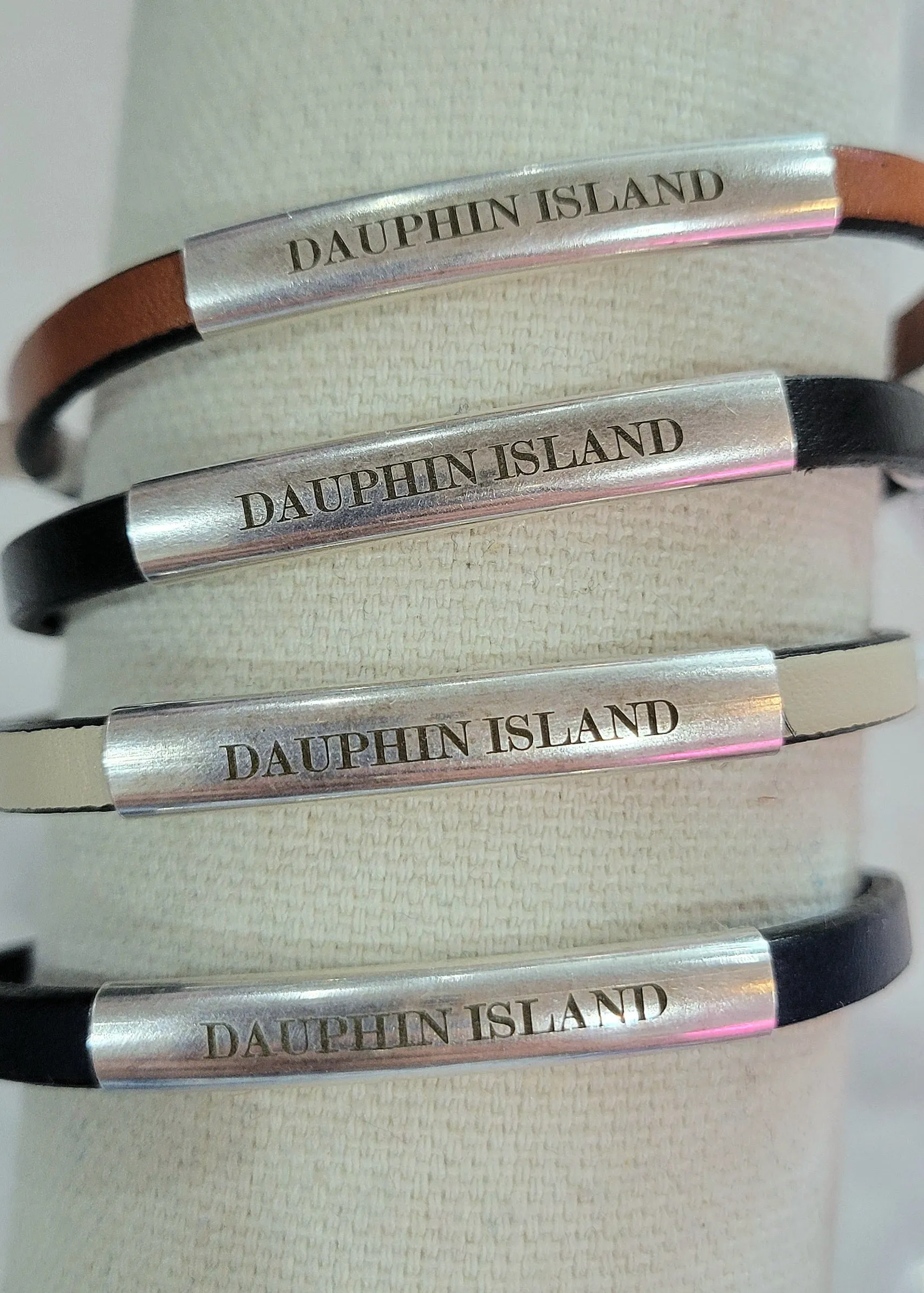DI SIGNATURE LEATHER BRACELET