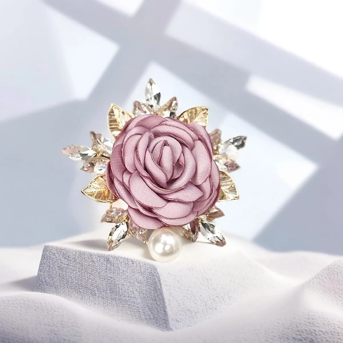 Elegant Rose Flower Brooch Pin Fabric Flower Pearl Brooch Wedding Party Fashion Crystal Pearl Fabric Lapel Pin Dress Suit Hat Bag Jewelry for Men and Women