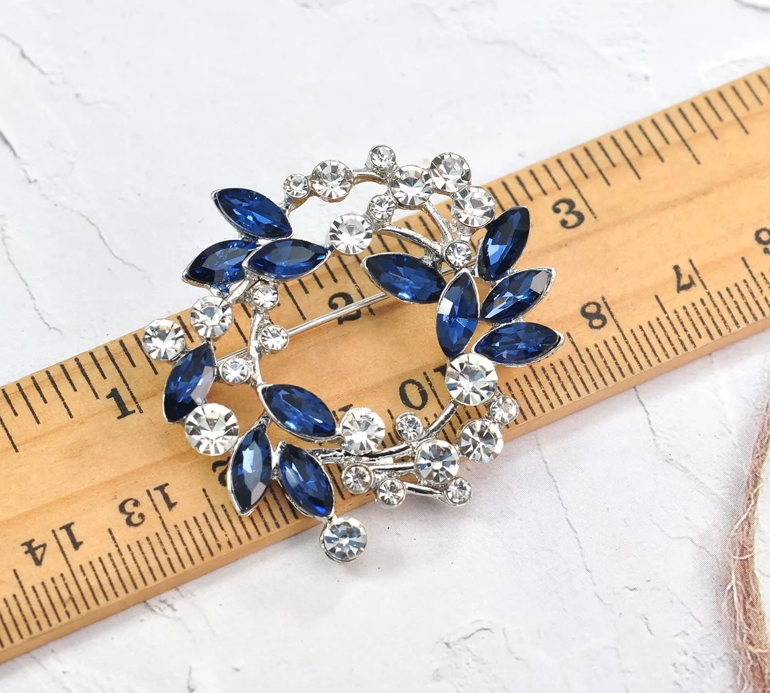 Gyn&Joy Clear Crystal Rhinestone Floral Wreath Pin Brooch BZ005