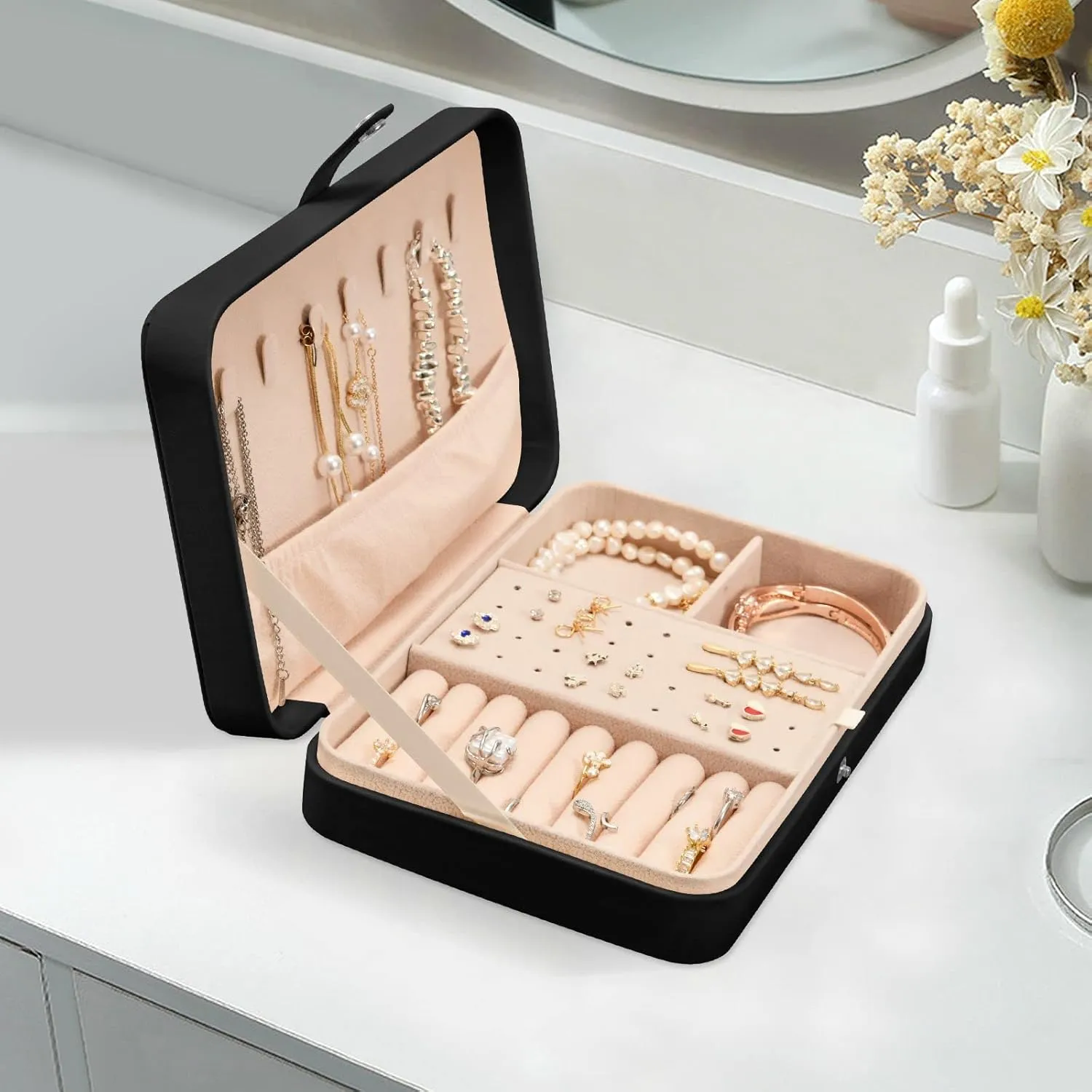 Halloween Bats Jewelry Box for Women Girls, PU Leather Jewelry Travel Organizer, Portable Small Jewelry Case, Personalized Jewelry Storage Holder for Ring Earrings Necklace Bracelet boxes