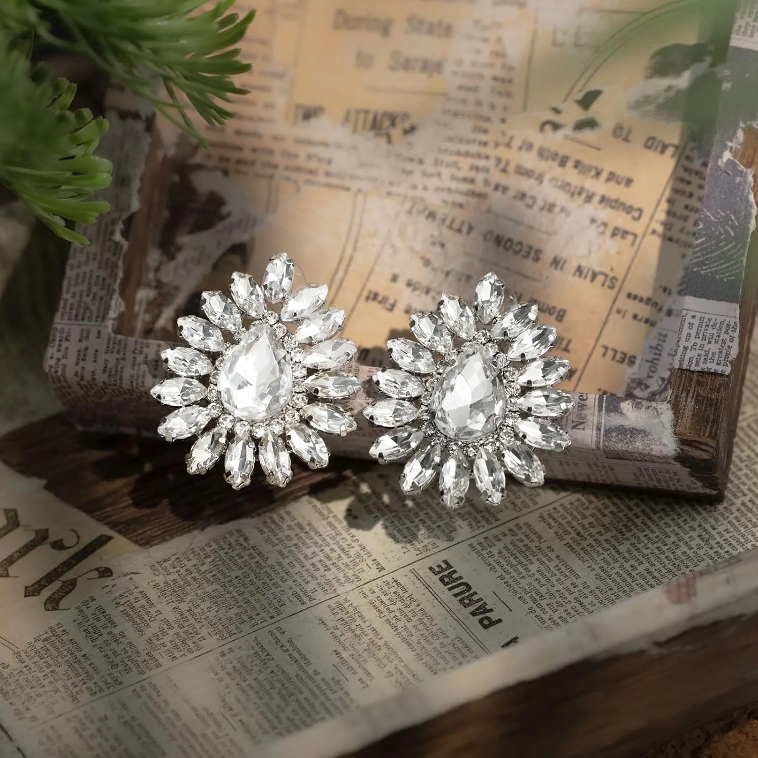 HZMAN Crystal Flower Stud Earring for Women Bridal Dainty Vintage Large Rhinestone Earring Novel Irregular Earring Wedding Party Prom Jewelry Gift