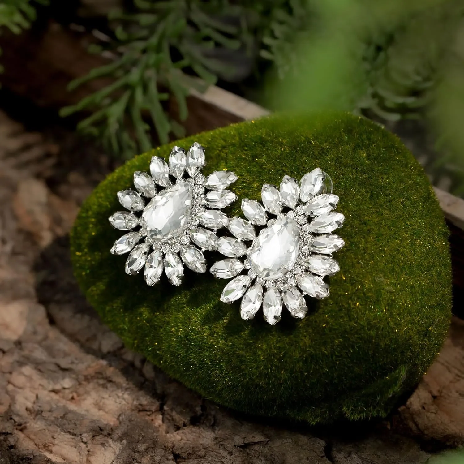 HZMAN Crystal Flower Stud Earring for Women Bridal Dainty Vintage Large Rhinestone Earring Novel Irregular Earring Wedding Party Prom Jewelry Gift