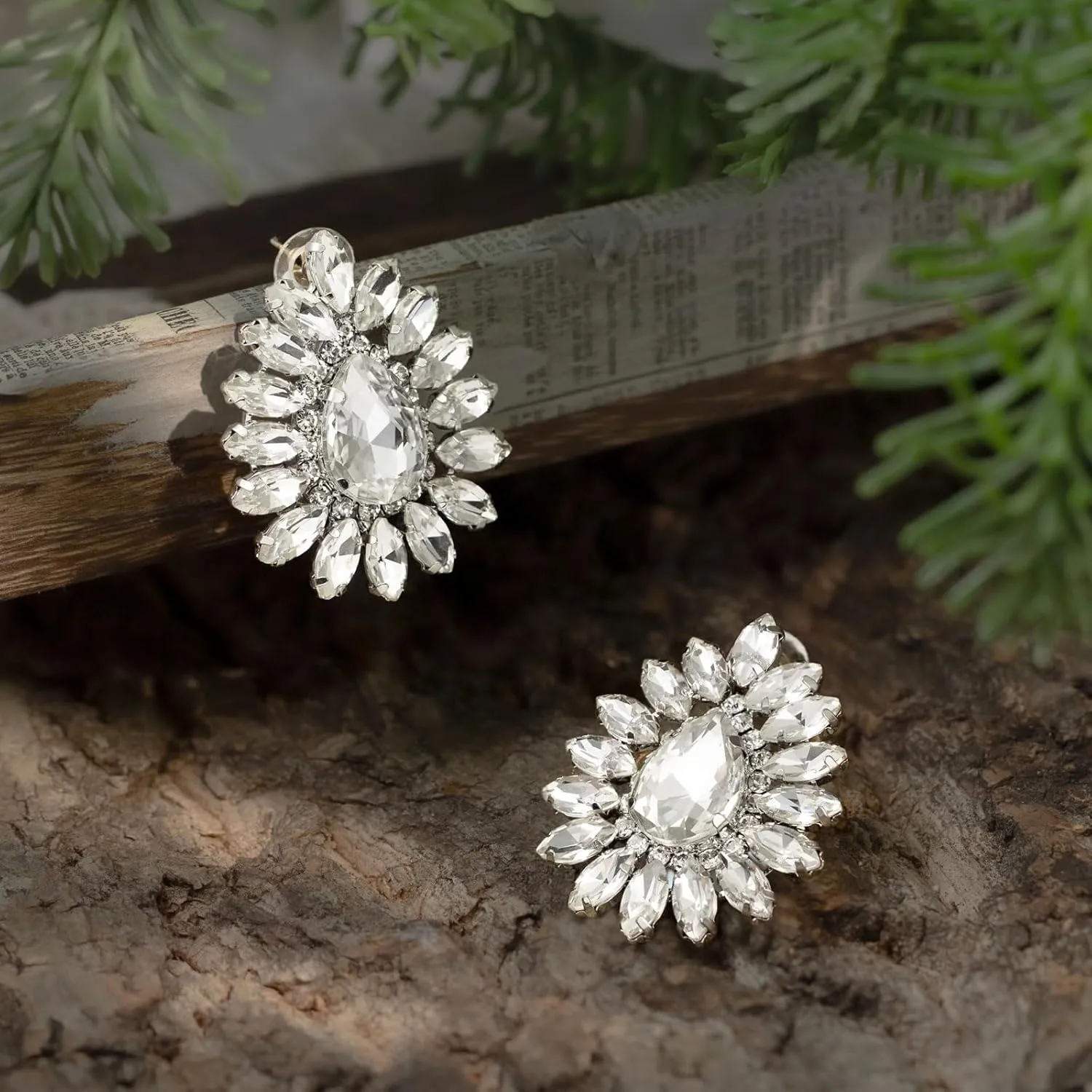 HZMAN Crystal Flower Stud Earring for Women Bridal Dainty Vintage Large Rhinestone Earring Novel Irregular Earring Wedding Party Prom Jewelry Gift