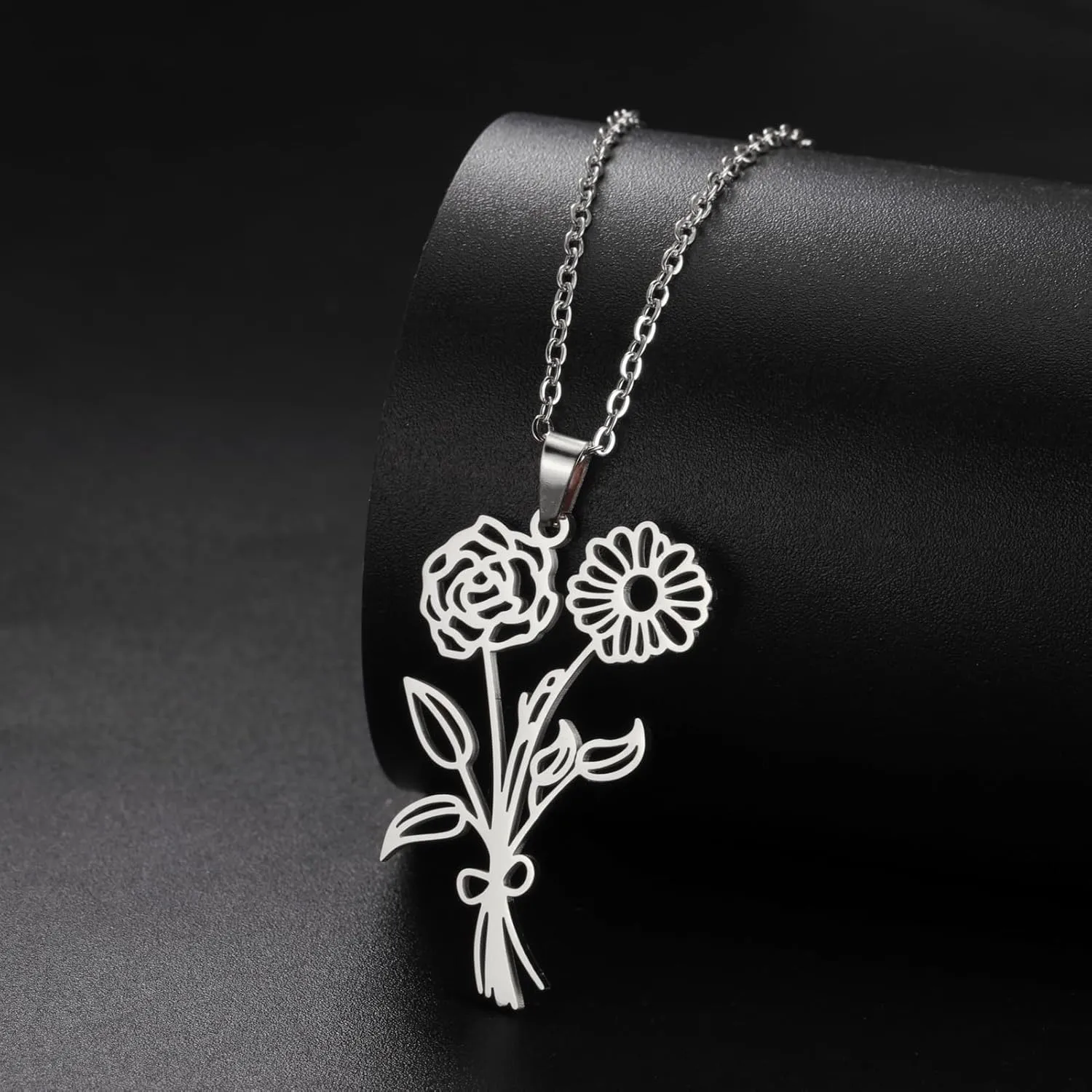 kkjoy Personalized Combined Birth Flower Bouquet Necklace Custom 1-5 Flowers Pendant Necklaces Wildflower Jewelry for Family Member Grandma Mother Daughter Friends