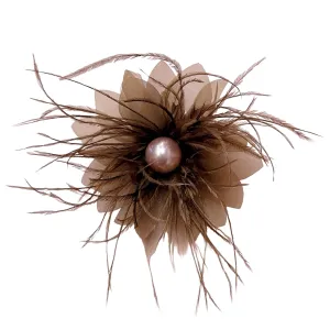 Lady Fascinator Feather Flower Brooch for Women Elegant Shell Pearl Mesh Blossom Hair Clip Wedding Corsage Lapel Pin Bridal Hairband Derby Hat Cocktail Party Costume Accessories (Brown)