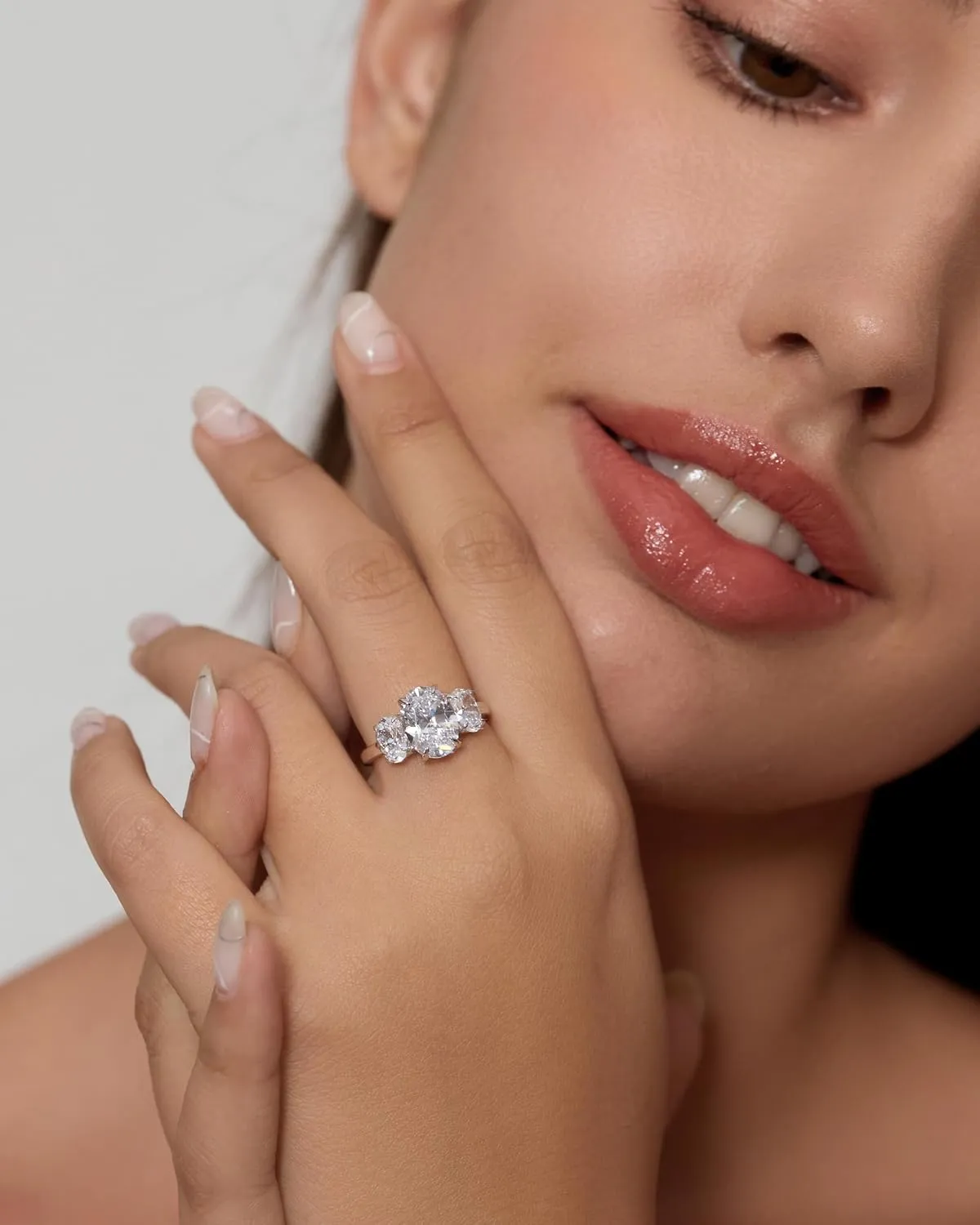 Michooyel S925 Oval Cut 3-Stone Engagement Ring for Women 5.6cttw Cubic Zirconia Wedding Promise Ring Sterling Silver Wedding Band For Women
