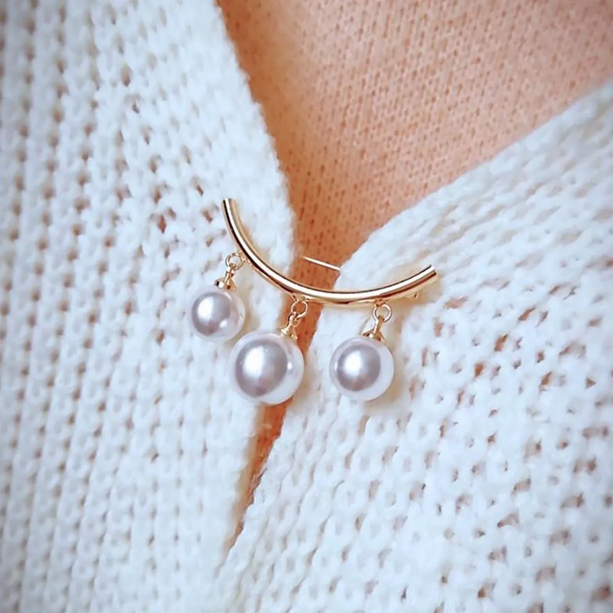 Pearl Fixed Strap Charm Safety Brooch Pin Gold Silver Pearl Brooch Lapel Pin Sweater Cardigan Clip Chain Brooches Jewelry for Women