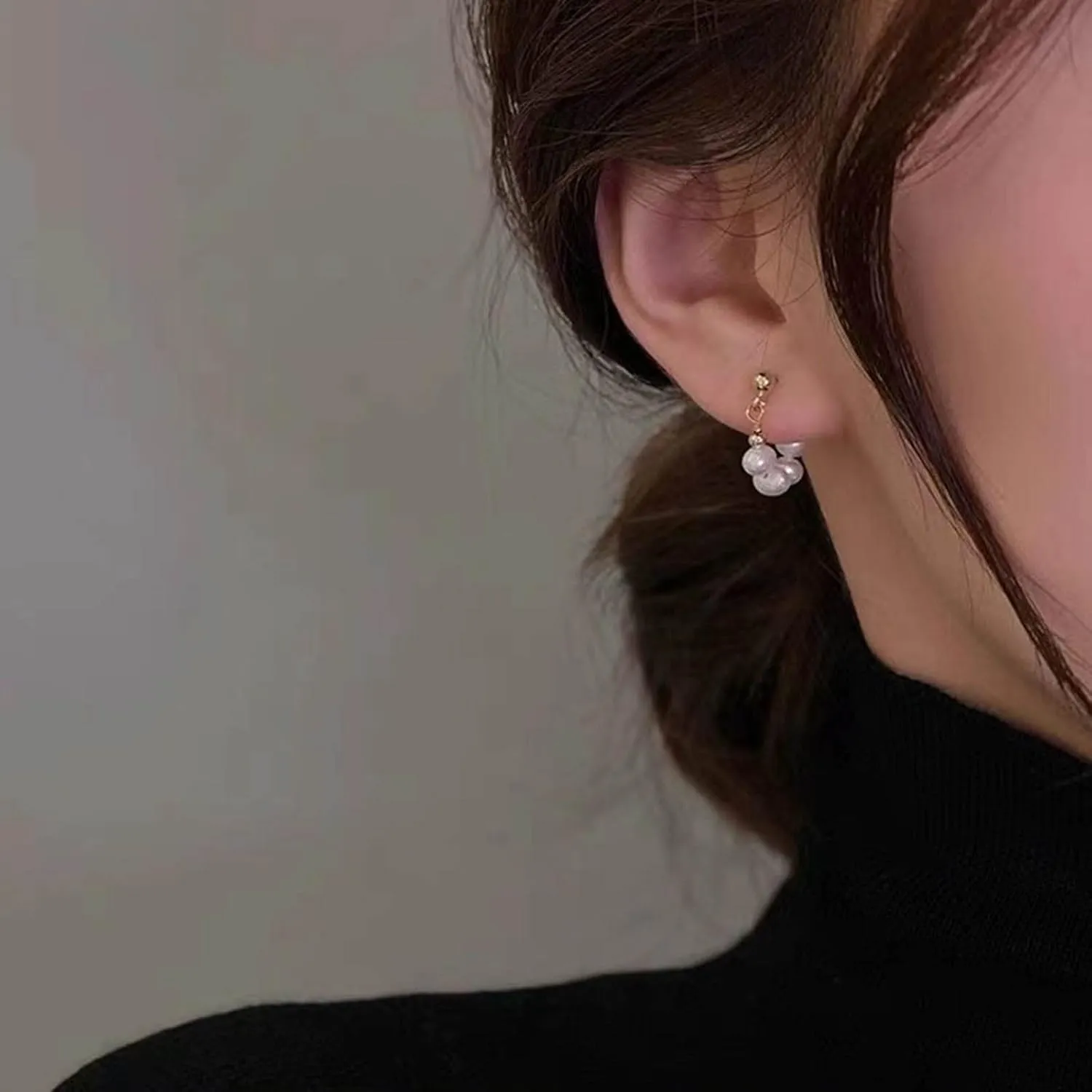 Pearl Huggie Hoop Drop Earrings Pearl Bead Dangle Earrings Gold Pierced Pearl Ear Cuff Lightweight Baroque Statement Wedding Prom Pearl Wrap Studs Earrings Jewelry for Women and Girls