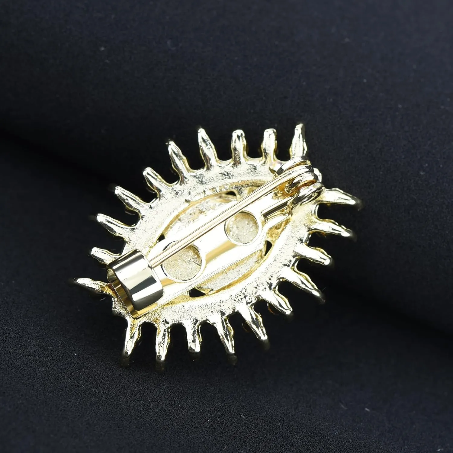 Retro Evil Eye Brooch Fashion Unique Crystal Pearl Abstract Eyes Brooches Pin Badge for Women Bridal Jewelry Gift