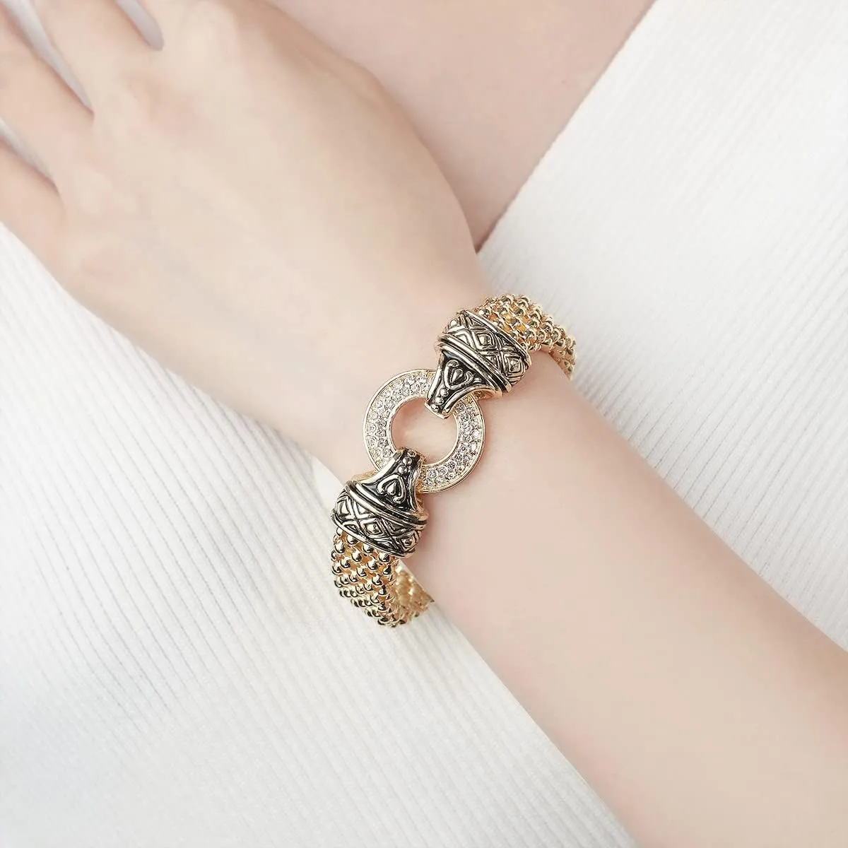 UNY Popcorn Chain Center Circle Pave Stone Unique Bracelet Magnetic Claps Designer Inspired Jewelry