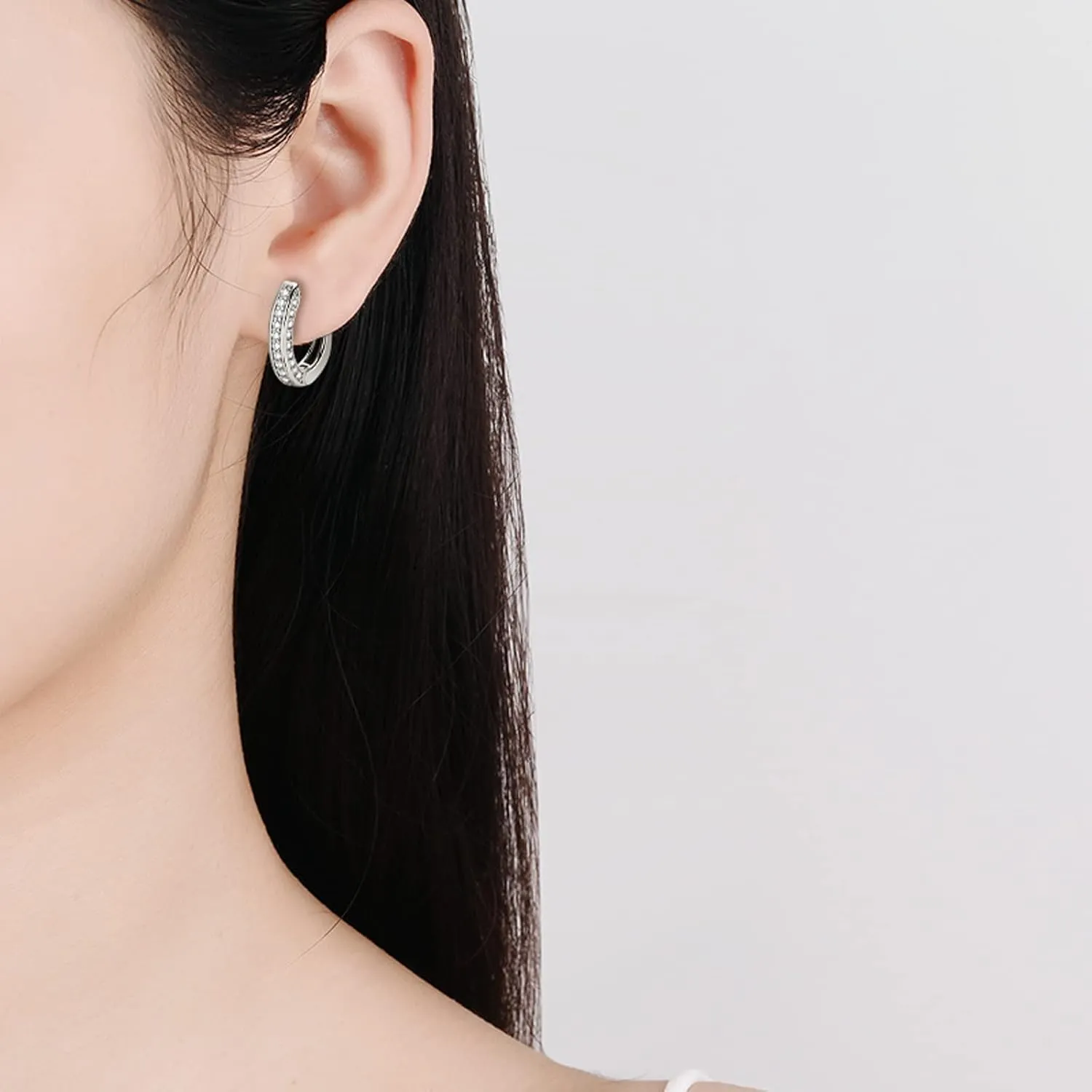WOAINI Moissanite Hoop Earrings for Women Female Wife Mom, VVSI Clarity, 925 Sterling Silver Earring 18K Gold Plated, Small Huggie Hoop Earring, Anniversary Birthday Gifts for Lover Lady Friends
